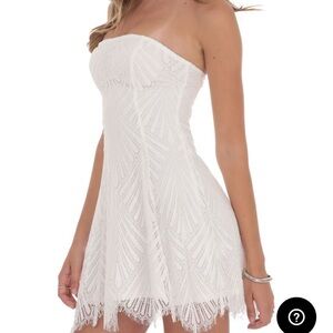 Elegant White Strapless Dress